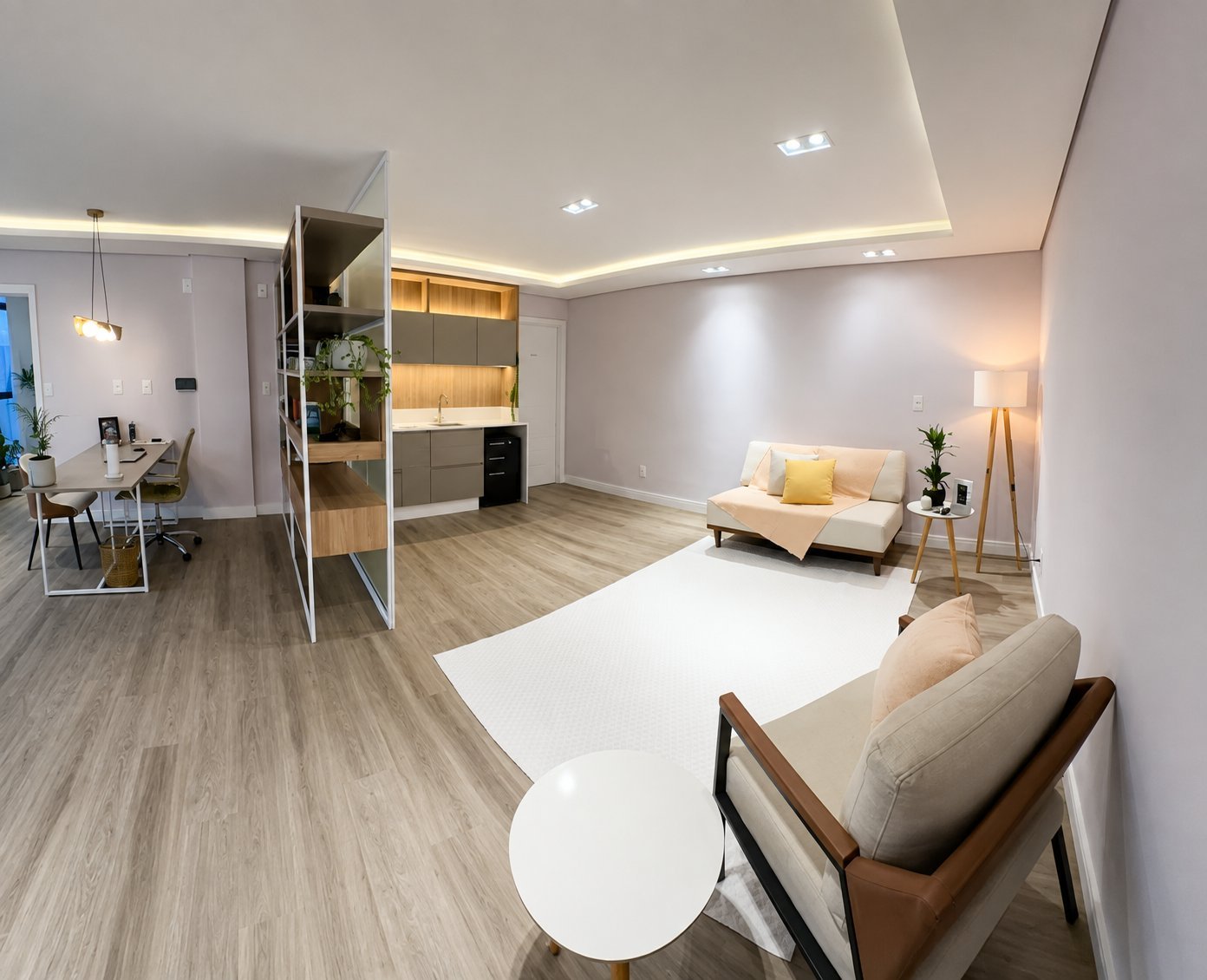 Sala de estar e kitchenette, outro ângulo do espaço